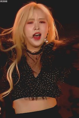 Có 1 năm SBS Gayo Daejun gặp sự cố kinh hoàng: Mỹ nhân Red Velvet ngã gãy xương chậu, loạt idol trượt ngã liên hoàn, tất cả vì 1 lý do - Hình 2