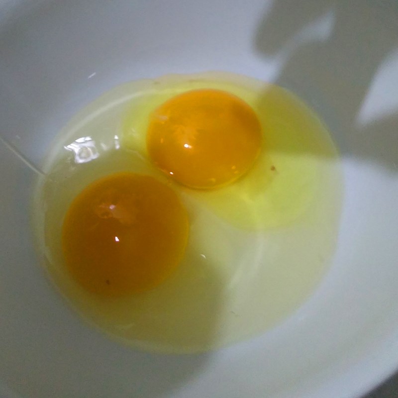 Cách làm trứng rán lá hẹ đơn giản ngon lạ miệng cho bữa cơm gia đình - Hình 2