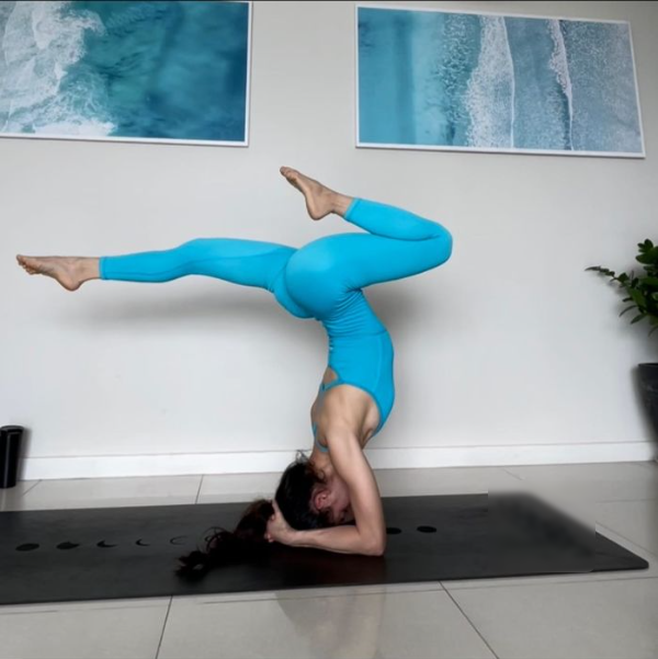 Cô giáo yoga của Hồ Ngọc Hà dạy tư thế con quạ giúp eo thon nhỏ - Hình 9