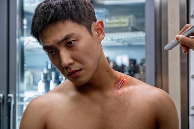 Lee Joon - Nam thần đè bẹp Gong Yoo trong bom tấn mới, nhan sắc đỉnh cao khiến fan rớt liêm sỉ - Hình 7