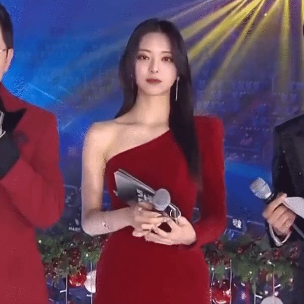 Nữ thần SBS Gayo Daejun gọi tên thánh body nhà JYP, đẹp và sang muốn điên lên bảo sao đại náo từ thảm đỏ đến sân khấu - Hình 7