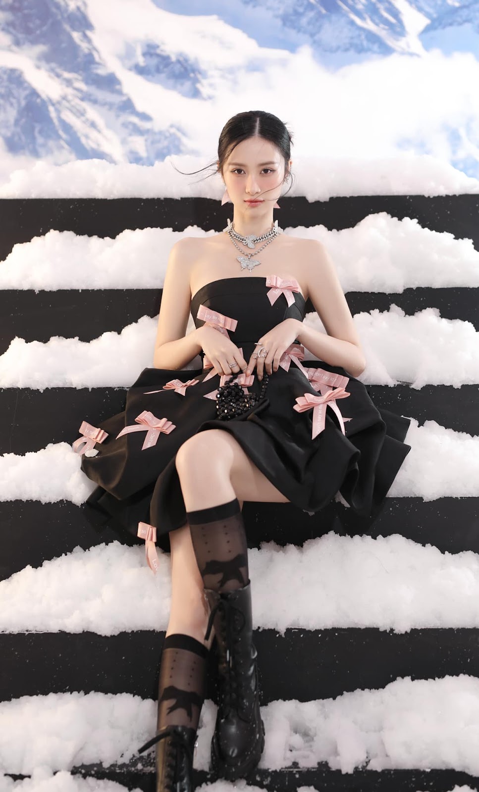 Jisoo (BLACKPINK) lép vế khi đụng hàng Angela Baby, Jun Vũ cosplay Rosé áp đảo luôn bản gốc - Hình 6
