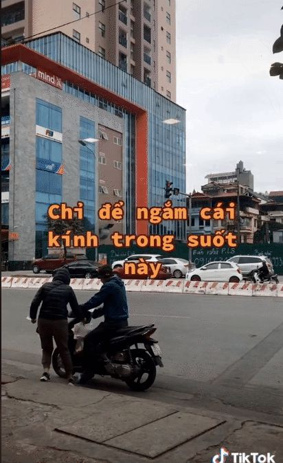 Cô gái ngồi tiệm gà rán suốt 30 phút chỉ để nhìn chăm chú thứ này, nếu không tiết lộ sự thật thì biết bao khách đã bị đánh lừa - Hình 3