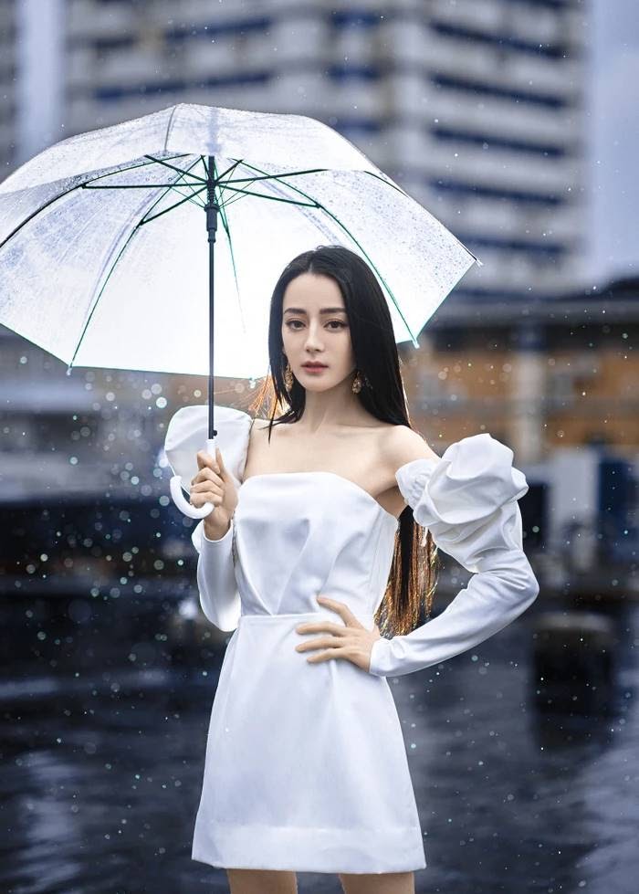 Nhiệt Ba gầy trơ xương, Cúc Tịnh Y và dàn mỹ nhân Cbiz lộ khuyết điểm xấu hổ trên thảm đỏ - Hình 3