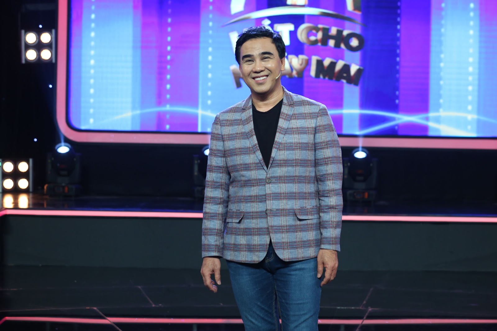 MC Quyền Linh rớt nước mắt chia sẻ về kỉ niệm lén lút về nhà để nhìn thấy con - Hình 4
