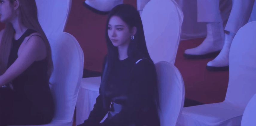 Karina (aespa) reaction BLACKPINK tại lễ trao giải AAA: Jennie nói 1 điều khiến nữ thần SM há hốc miệng kinh ngạc! - Hình 2