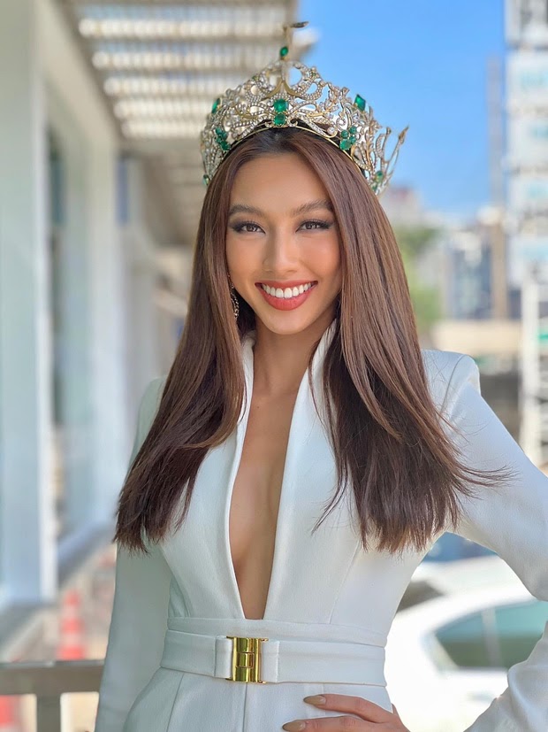 Netizen tràn vào fanpage Miss Grand International khen nấy khen để Thùy Tiên, thay mặt hoa hậu Campuchia xin lỗi? - Hình 2