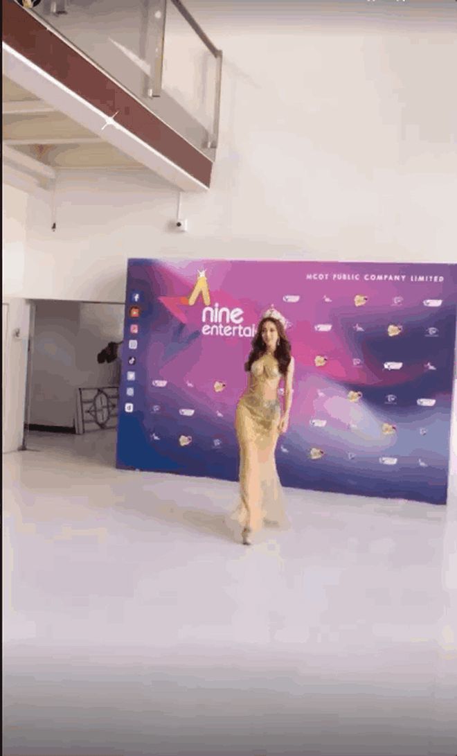 Họp báo Miss Grand: Thuỳ Tiên mặc lại váy dạ hội sexy nghẹt thở đọ sắc bên dàn chị em, 1 Á hậu mất tích vì lý do gì? - Hình 4