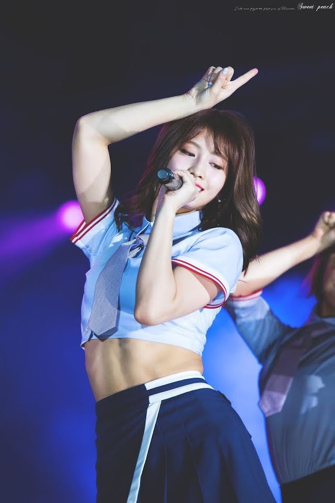 Tzuyu, Momo hay mỹ nhân nào trong TWICE mới là 'thánh body', đủ sức 'đối đầu' BLACKPINK - Hình 1