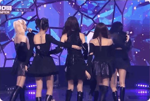 IVE đè bẹp thành tích của ITZY, BLACKPINK nhưng encore lại gây tranh cãi: Lạc giọng, thều thào vì mải khóc sụt sùi? - Hình 7