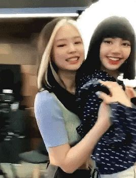 BLACKPINK khoe visual đỉnh cao cùng dàn vũ công nữ, ai ngờ fan chỉ chăm chăm vào bàn tay hư của Jennie và Lisa - Hình 10