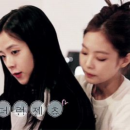 BLACKPINK khoe visual đỉnh cao cùng dàn vũ công nữ, ai ngờ fan chỉ chăm chăm vào bàn tay hư của Jennie và Lisa - Hình 8