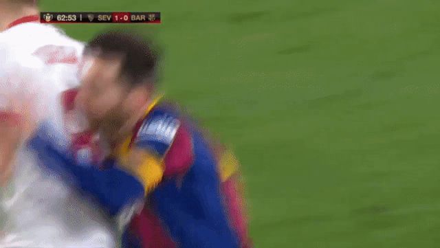 Messi may mắn thoát thẻ đỏ vì hành động chơi xấu đối thủ - Hình 1