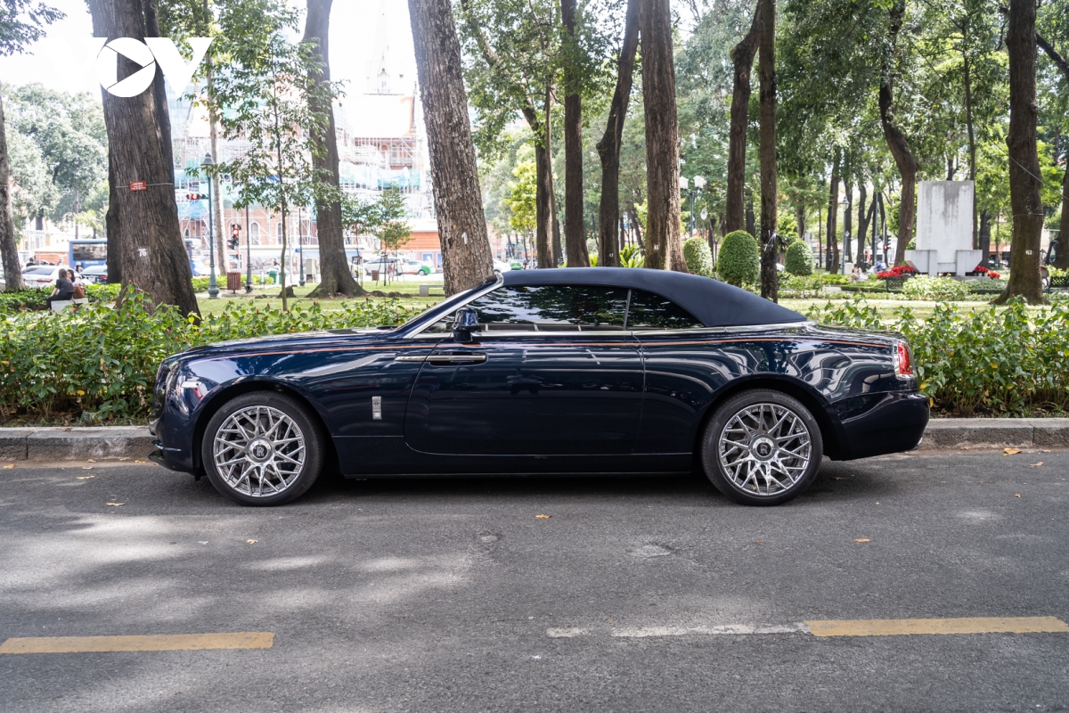 RollsRoyce ra mắt bộ sưu tập Landspeed cho 2 mẫu xe Wraith và Dawn