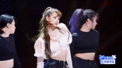 Khoe body siêu thực trong bộ ảnh mới, Lisa (BLACKPINK) khiến fan mong chờ màn sexy dance bùng cháy tại Thanh Xuân Có Bạn 3 - Hình 11