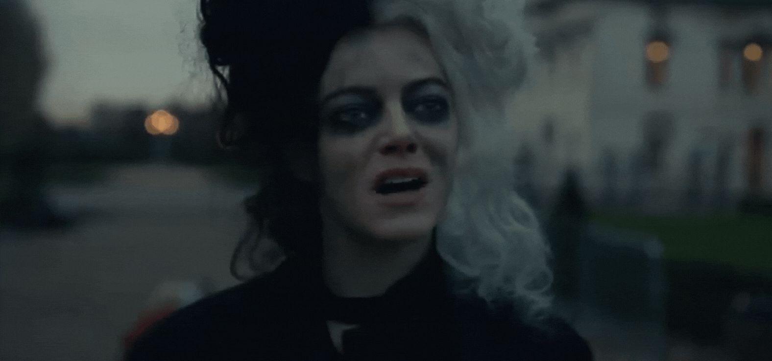 Emma Stone hóa Joker nữ xinh khét lẹt, đi đồ sát chó con ở trailer Cruella - phim về phản diện của 101 Chú Chó Đốm - Hình 5