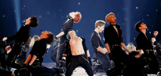 Netizen bình chọn màn biểu diễn ngang ngược nhất Kpop: Boygroup sexy hàng đầu gen 3 biểu diễn bài của nhóm nhi đồng nhà SM? - Hình 1