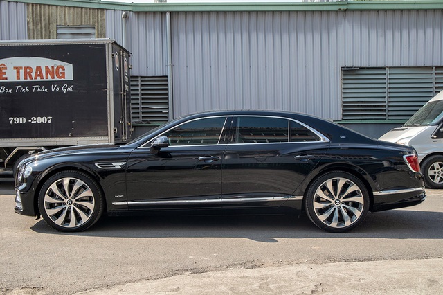 Biệt thự di động Bentley Flying Spur W12 First Edition giá hơn 25 tỷ đồng - Hình 3