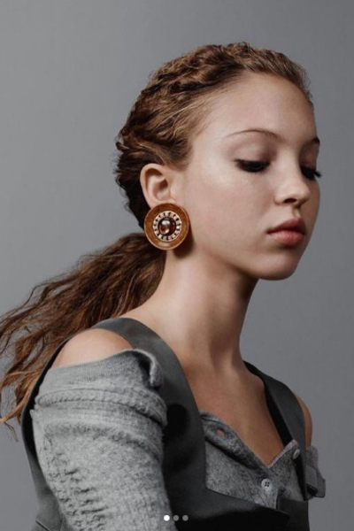 Con gái 19 tuổi nối gót Kate Moss làm người mẫu - Hình 11