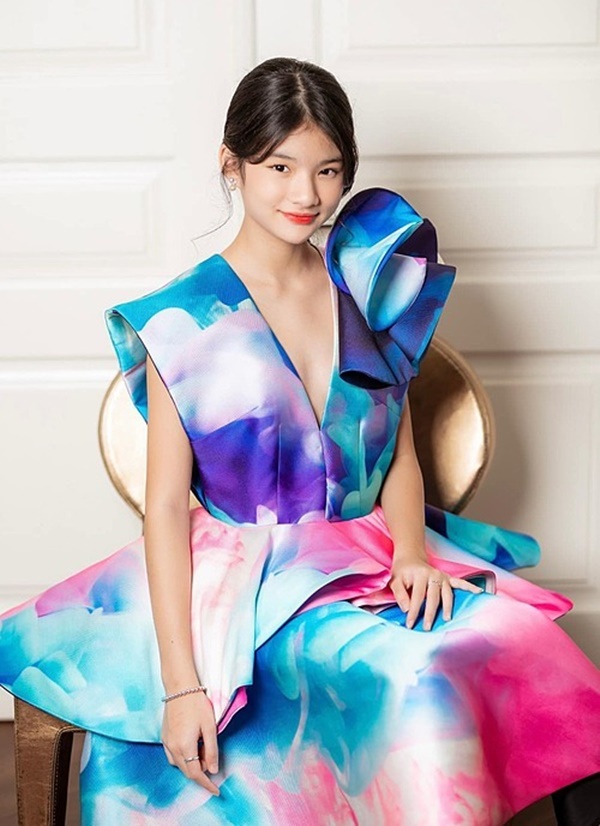 Hoàng Thùy Linh thay nguyên bộ sofa vì lũ hư hỏng - Hình 10