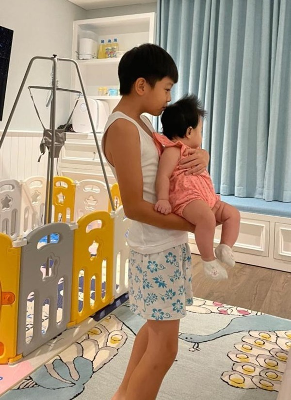 Hoàng Thùy Linh thay nguyên bộ sofa vì lũ hư hỏng - Hình 4