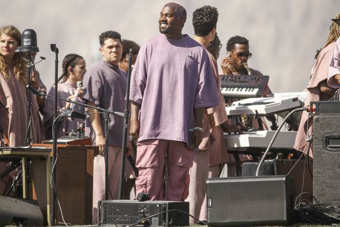Kanye West was accused of unfair treatment and non-payment of salaries to artists and staff of the Sunday Service program - Picture 1