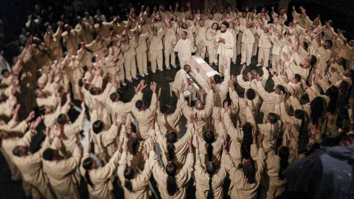 Kanye West bị cáo buộc đối xử bất công, không trả lương cho nghệ sĩ và nhân viên của chương trình Sunday Service - Hình 2