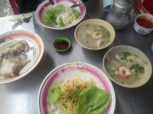 Mì khô thập cẩm cho bữa trưa ở Sài Gòn - Hình 2