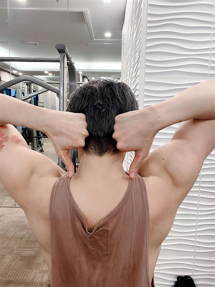 Noo Phước Thịnh lộ body ảo với pha chỉnh ảnh đi vào lòng đất - Hình 8