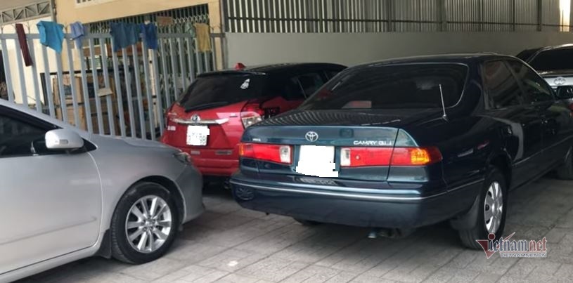 Sát Tết: Xe sang cũ đời sâu gia ngang xe co, ế vẫn hoàn ế - Hình 2