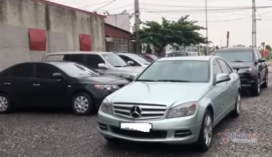 Sát Tết: Xe sang cũ đời sâu gia ngang xe co, ế vẫn hoàn ế - Hình 1