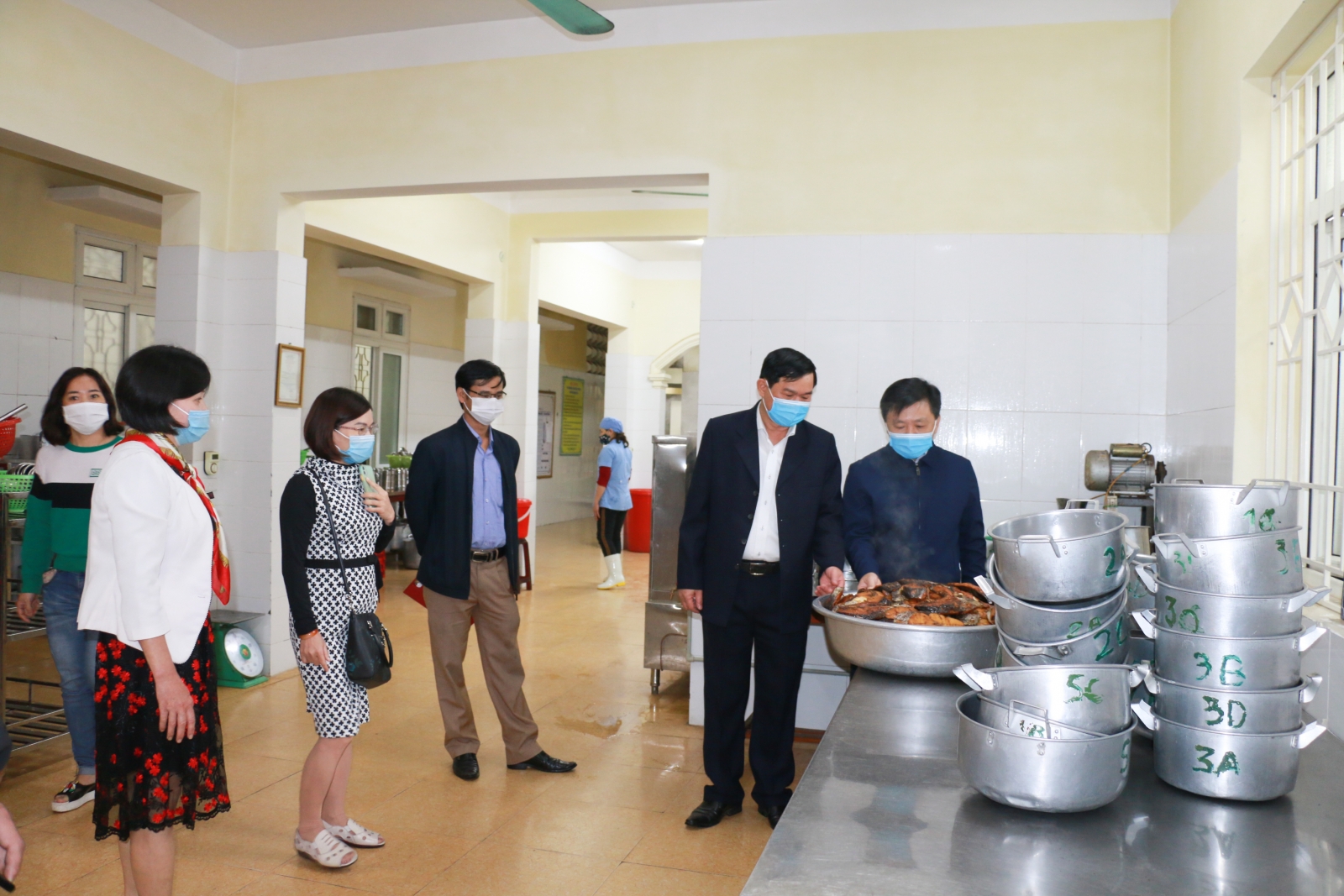 Sở GD&ĐT Nghệ An kiểm tra thực tế hoạt động phòng dịch trong trường học - Hình 6