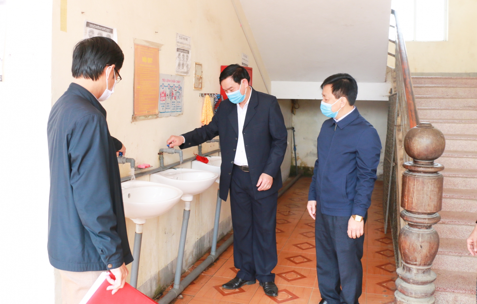Sở GD&ĐT Nghệ An kiểm tra thực tế hoạt động phòng dịch trong trường học - Hình 2