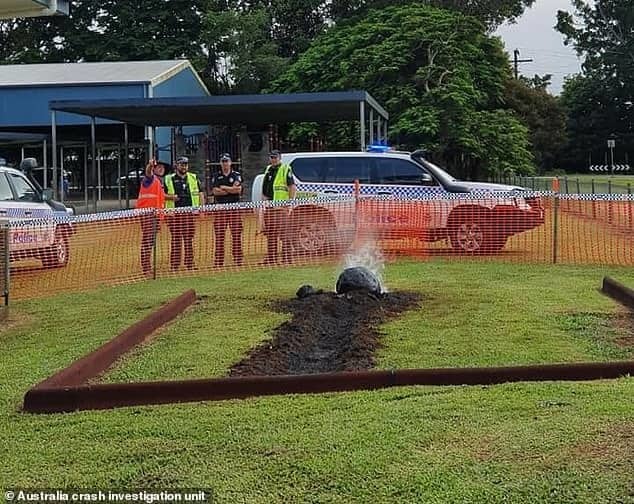 Sự thật thiên thạch khủng rơi trúng sân chơi trong trường học ở Australia - Hình 3