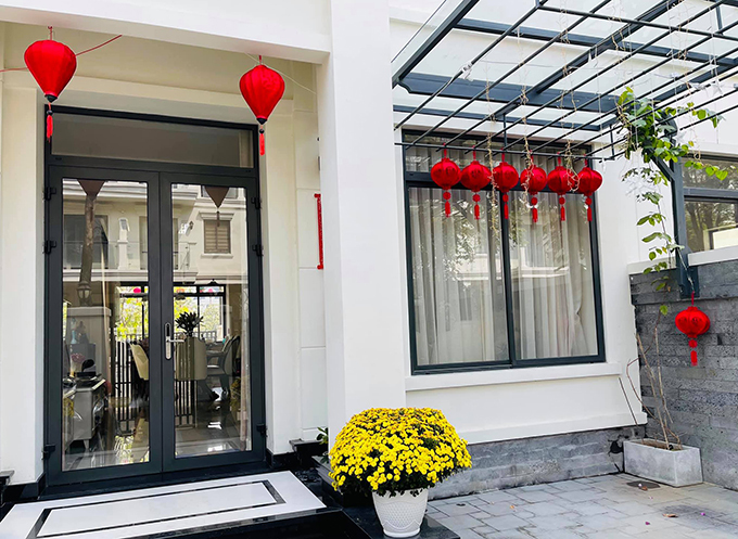Vân Hugo trang hoàng biệt thự đón Tết - Hình 10