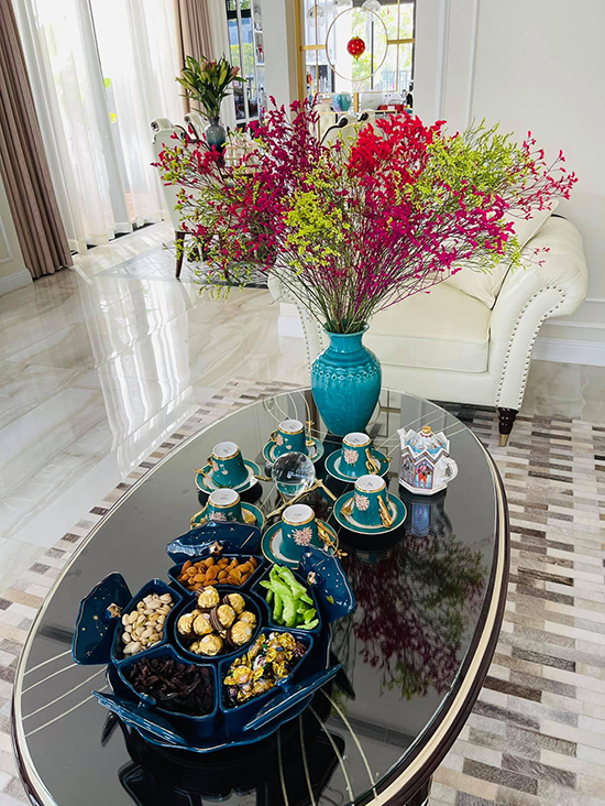 Vân Hugo trang hoàng biệt thự đón Tết - Hình 4