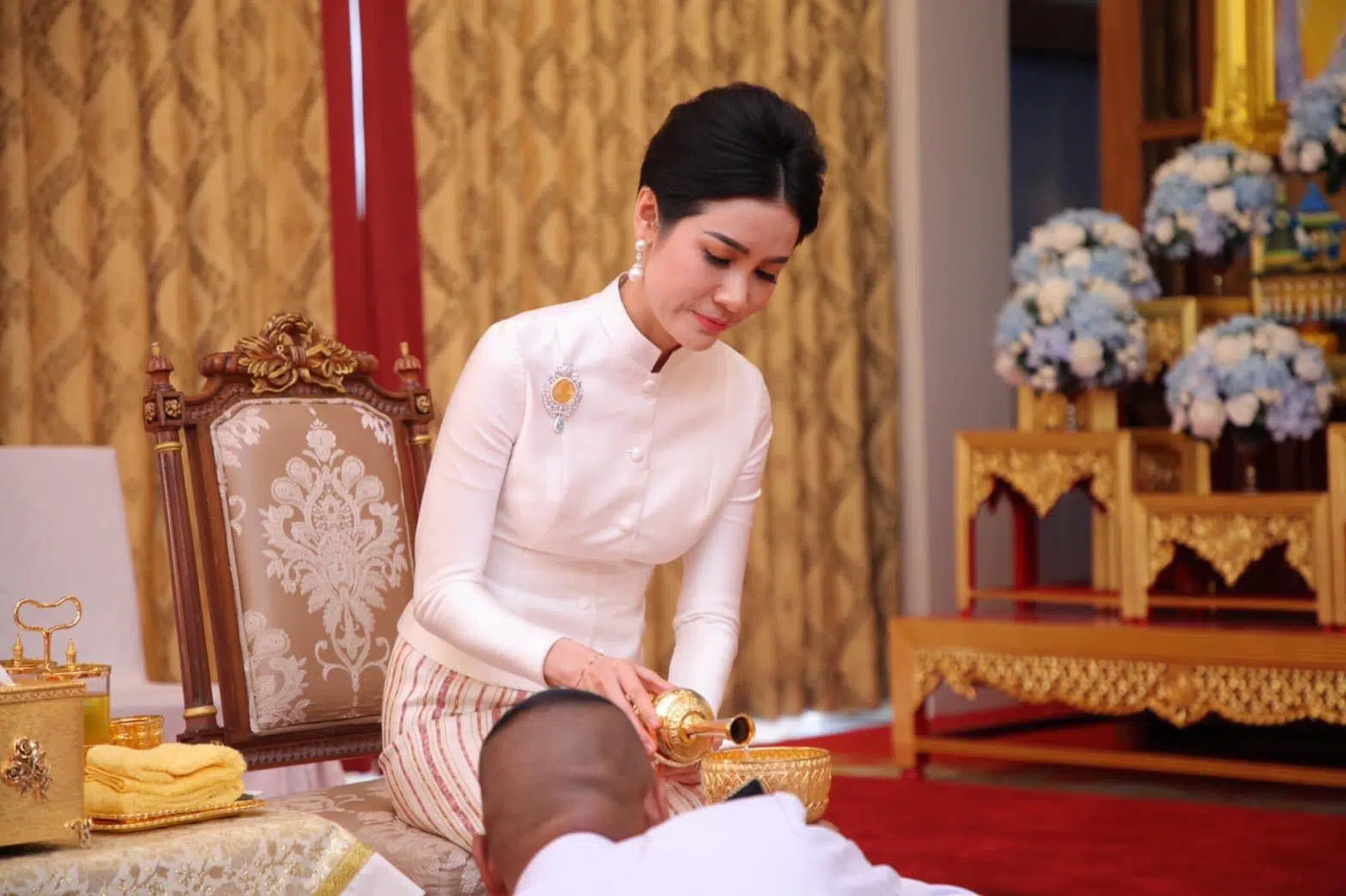Hoàng hậu Suthida - Hoàng quý phi Thái Lan Sineenat Wongvajirapakdi - Cuộc đua cung đấu? - Hình 5