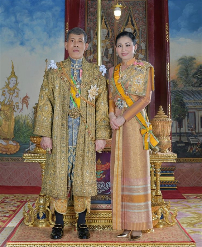 Hoàng hậu Suthida - Hoàng quý phi Thái Lan Sineenat Wongvajirapakdi - Cuộc đua cung đấu? - Hình 3