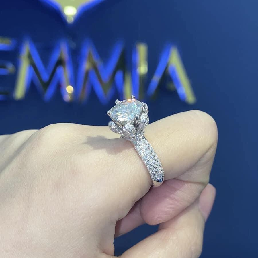 Huỳnh Anh lên tiếng khi bị tố đặt nhẫn kim cương cầu hôn rồi đòi trả lại - Hình 3