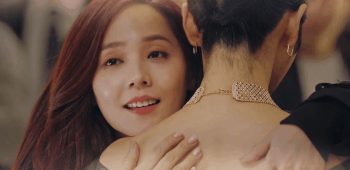 Ác nữ Seo Jin hết dọa nạt Yoon Hee lại cầm dao giết người ở preview tập 3 Penthouse 2 - Hình 2