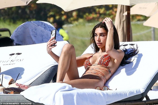 Nữ DJ nóng bỏng Chantel Jeffries mặc bikini bé xíu rực lửa - Hình 7