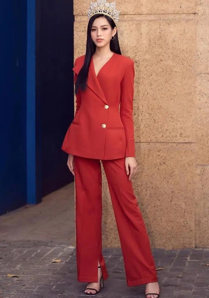 Dáng chuẩn mặc gì cũng đẹp nhưng màu đỏ mới là chân ái của Hoa hậu Đỗ Thị Hà - Hình 9