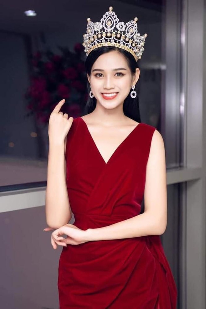 Dáng chuẩn mặc gì cũng đẹp nhưng màu đỏ mới là chân ái của Hoa hậu Đỗ Thị Hà - Hình 5