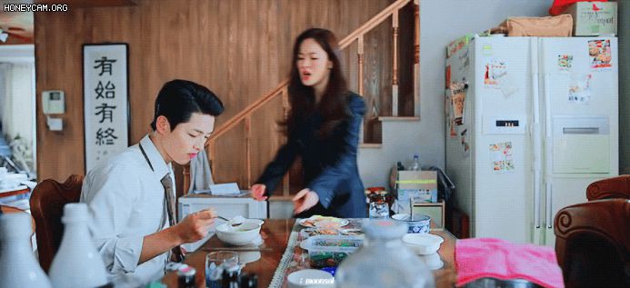 Bồ mới của Song Joong Ki khiến fan Vincenzo ngán ngẩm: Miếng duyên chị rớt ở đâu rồi? - Hình 1