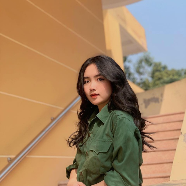 Thêm Thiếu Nữ Xinh Đẹp Được Mệnh Danh Hotgirl Học Quân Sự - Netizen - Việt  Giải Trí