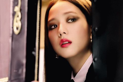 Nhược điểm nhan sắc của nữ thần Jisoo khiến cô phải che chắn kỹ bằng makeup đến độ bị đồn đã phẫu thuật thẩm mỹ - Hình 4