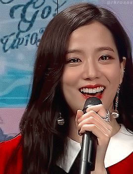 Nhược điểm nhan sắc của nữ thần Jisoo khiến cô phải che chắn kỹ bằng makeup đến độ bị đồn đã phẫu thuật thẩm mỹ - Hình 1