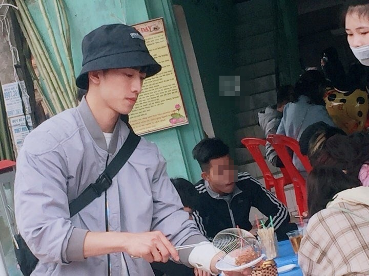 Trai đẹp 6 múi, mặc như đóng khố bán dưa hấu trên đường Sài Gòn hot như tài tử - Hình 4
