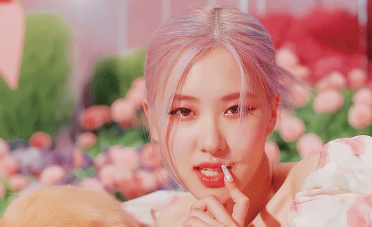 Idol hoàn hảo gọi tên Rosé (BLACKPINK): Hát chính, nhảy đẹp không thua main dancer còn biết diễn; chưa solo đã là nữ hoàng kỷ lục - Hình 1