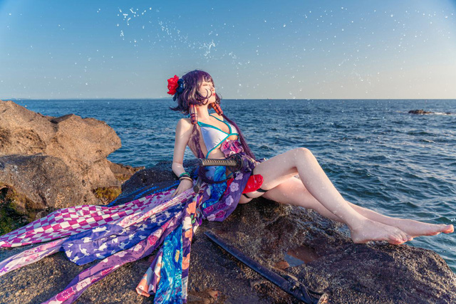 Mơ màng ngắm nàng Servant trong Fate/Grand Order diện trang phục mát mẻ tạo dáng bên bờ biển - Hình 4